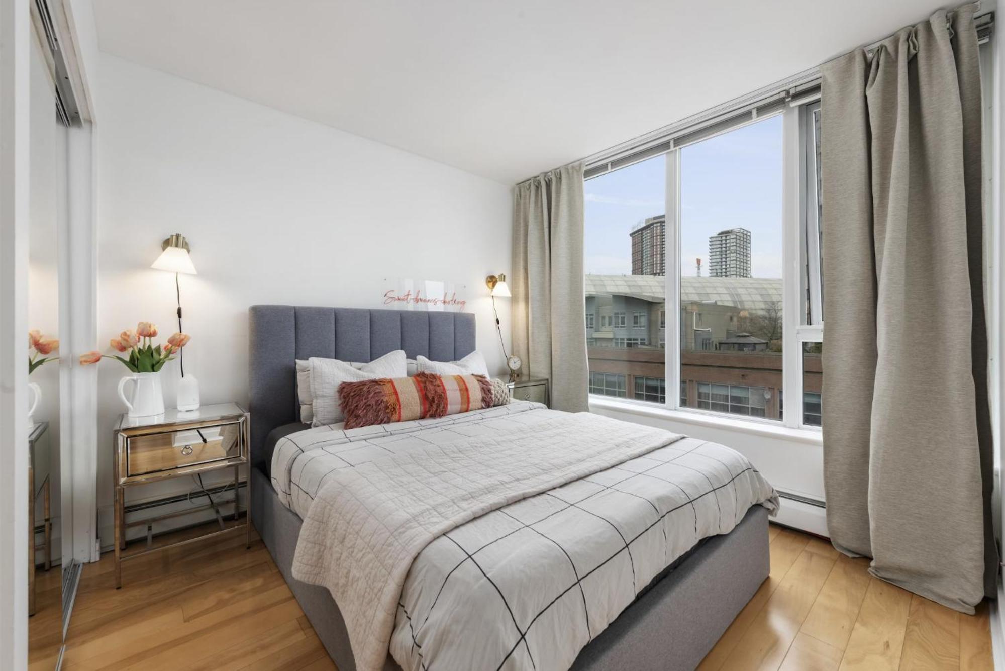 Lovely One-Bedroom Apartment With Pool, Hot Tub, And Gym In The Heart Of Downtown, Skytrain 3Min Away แวนคูเวอร์ ภายนอก รูปภาพ
