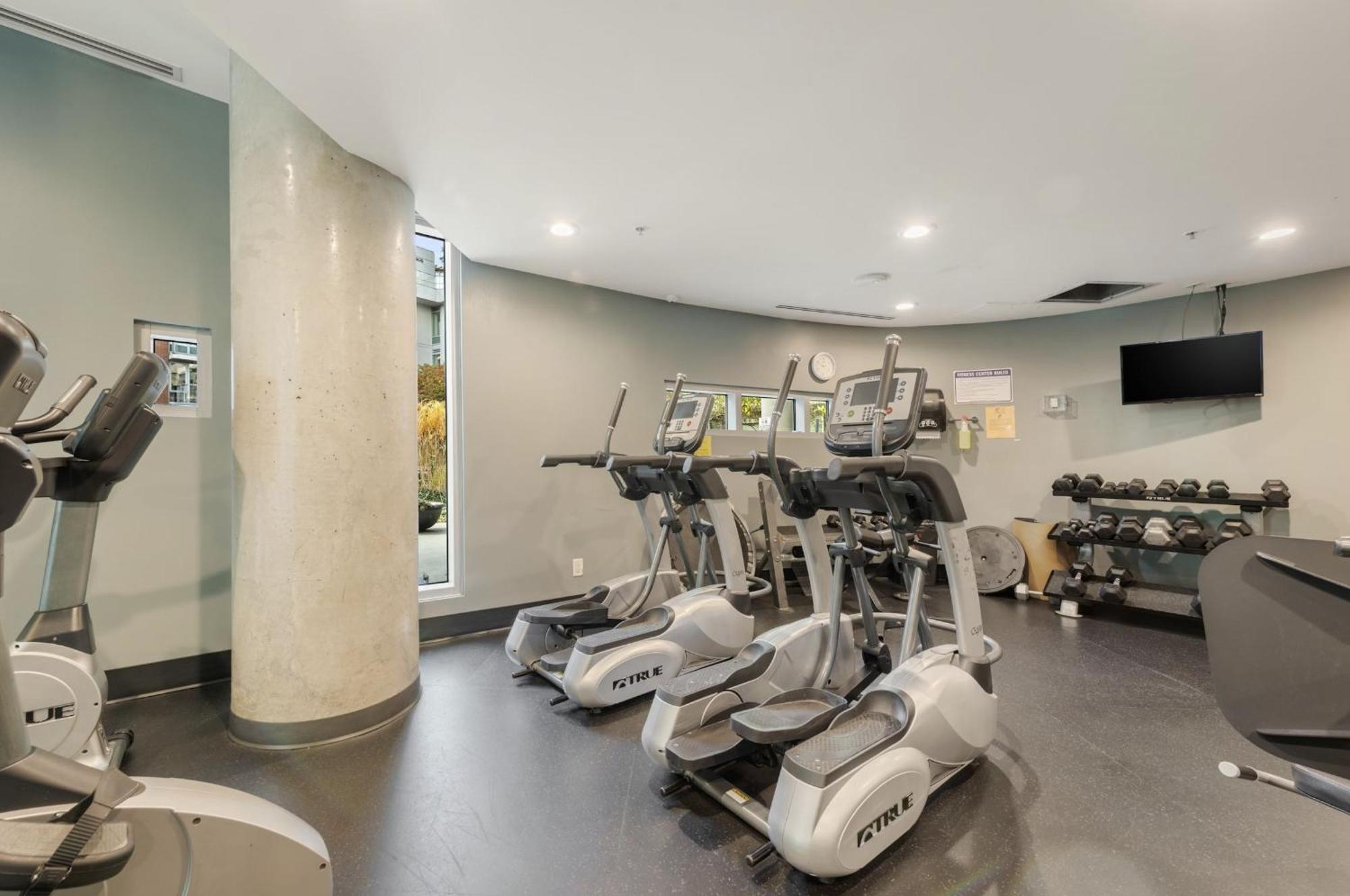 Lovely One-Bedroom Apartment With Pool, Hot Tub, And Gym In The Heart Of Downtown, Skytrain 3Min Away แวนคูเวอร์ ภายนอก รูปภาพ