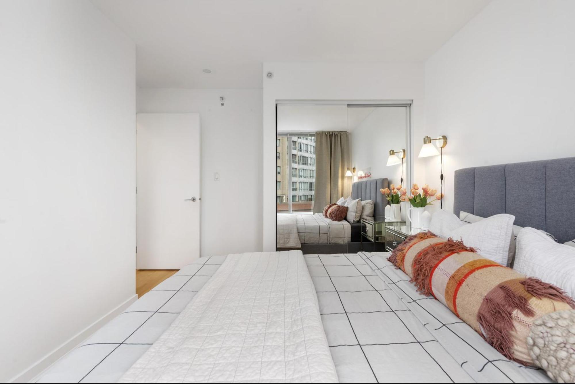 Lovely One-Bedroom Apartment With Pool, Hot Tub, And Gym In The Heart Of Downtown, Skytrain 3Min Away แวนคูเวอร์ ภายนอก รูปภาพ