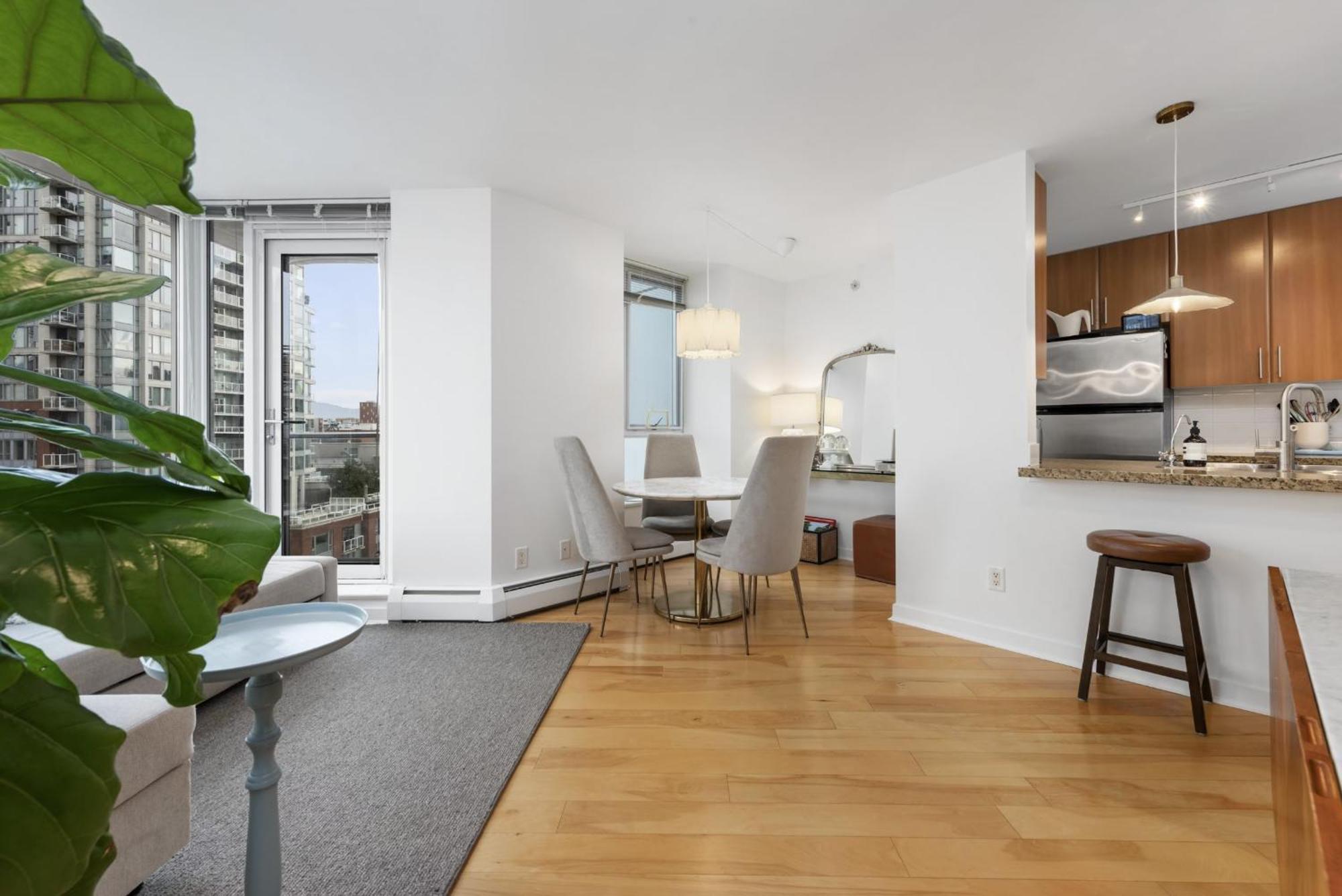 Lovely One-Bedroom Apartment With Pool, Hot Tub, And Gym In The Heart Of Downtown, Skytrain 3Min Away แวนคูเวอร์ ภายนอก รูปภาพ